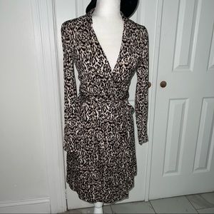 Diane von furstenberg animal print wrap dress. Size: 6